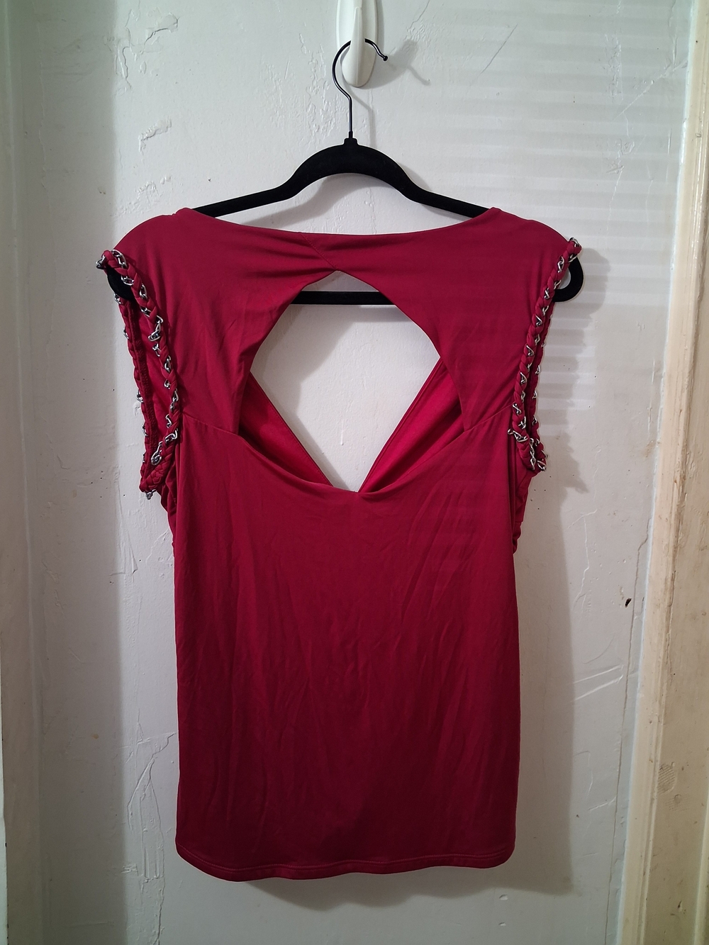 Ruched Deep Pink V-Neck Sleeveless Blouse with Grommet Detail - Picture 6 of 6